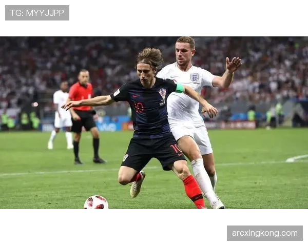 内维斯与布斯克茨：传统组织型后腰的风格分野与核心差异