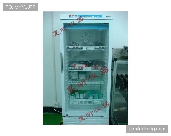 仲满家的冰箱里塞满了能量胶，连饮料都按训练时段分好颜色