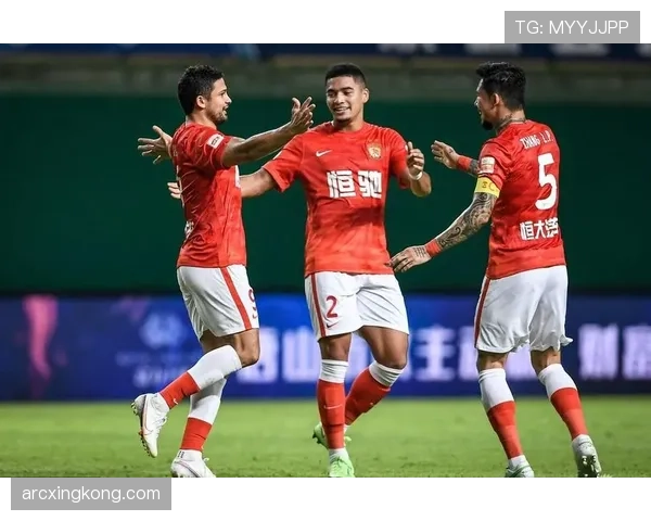 撕开中路防线造禁区空档前锋艾克森本赛季更主动跑位 撕开中路防线造禁区空档前锋艾克森本赛季更主动跑位
